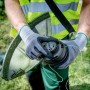 Metabo Freischneider-Aufsatz MA-FS 40 mit Doppelfadenspule in Verwendung.