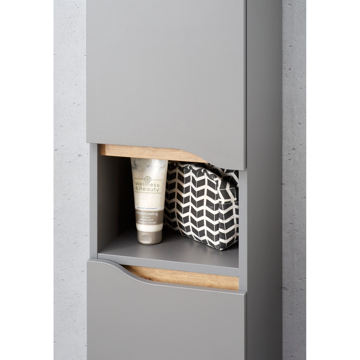 Pelipal Bad-Hängeschrank Quickset 357, 30 cm breit, grau, mit zwei Einlegeböden und Badutensilien.