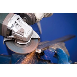 Pferd Trennscheibe PSF E Duo Steelox 125 mm im Einsatz beim Trennen von Metall mit einem Winkelschleifer.