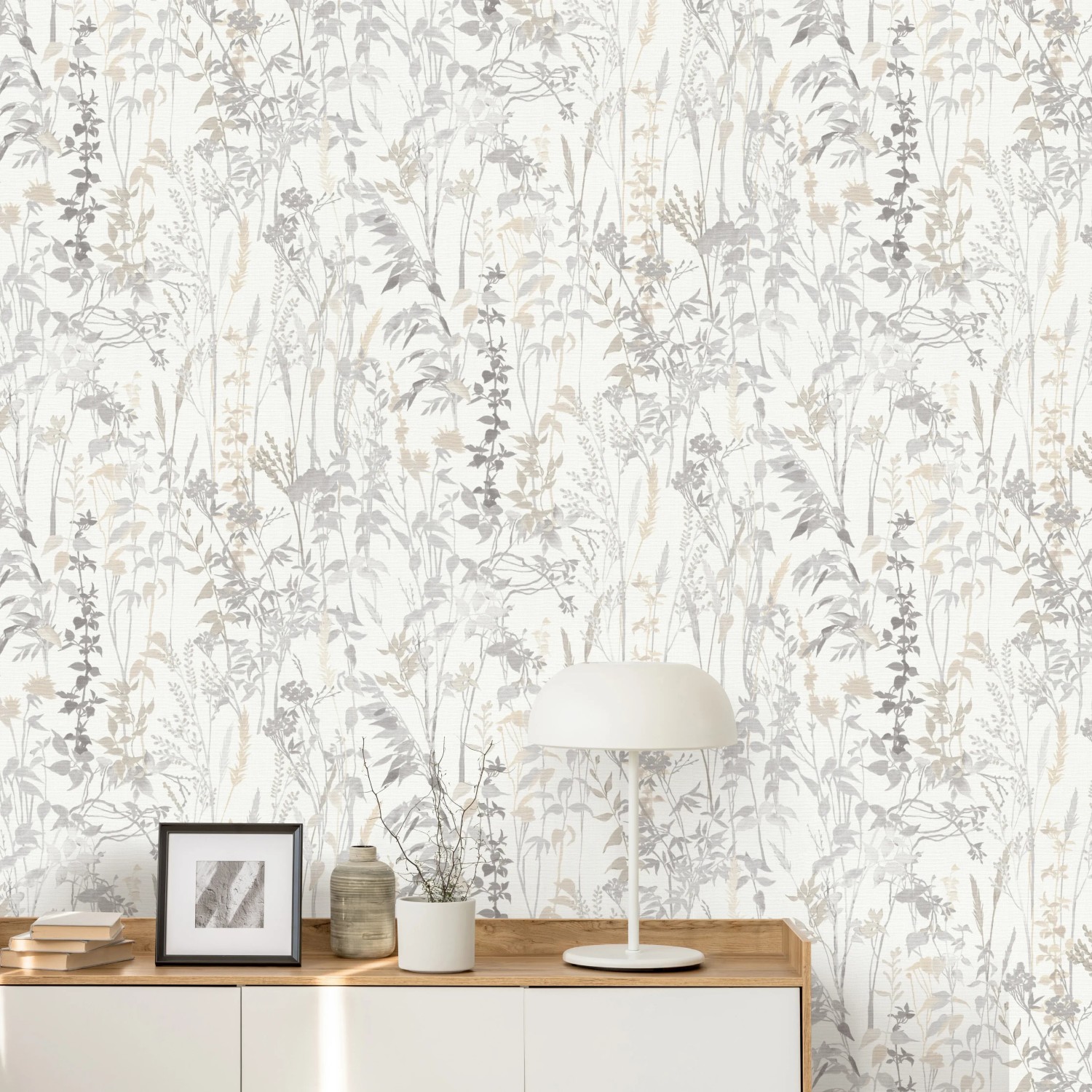 Erismann Vliestapete Casual Chic mit Blumenwiese in Creme und Grautönen.
