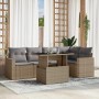 Beige 6-tlg. Rattan Garten-Sofagarnitur mit Tisch und grauen Kissen.