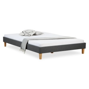 Graues Polsterbett 140x200 cm mit Lattenrost und Holzfüßen.