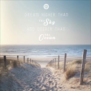 Pro-Art Glasbild Dream: Weg zum Strand mit Spruch "Dream higher than the sky".