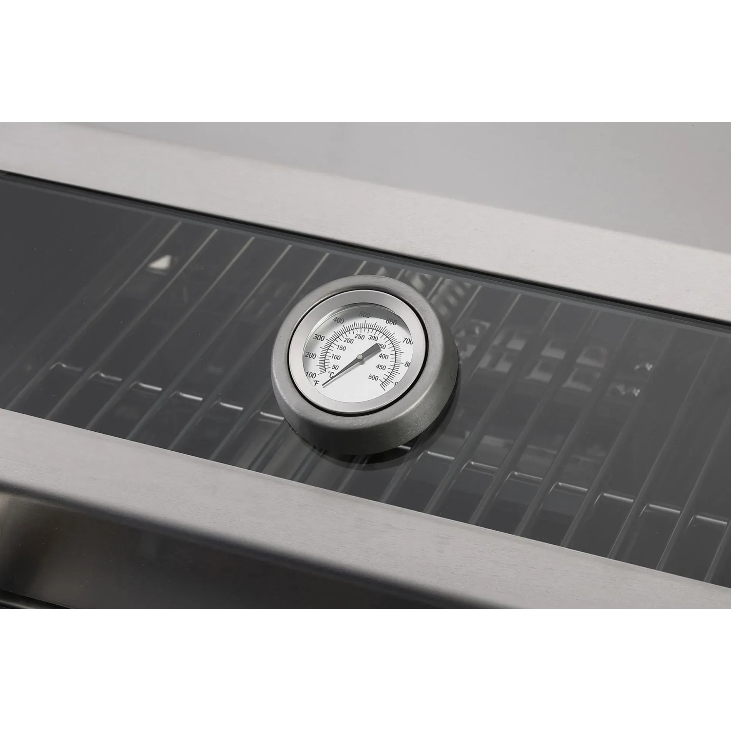 Detailaufnahme: EL Fuego Gasgrill Jesolo mit Thermometer im Deckel.
