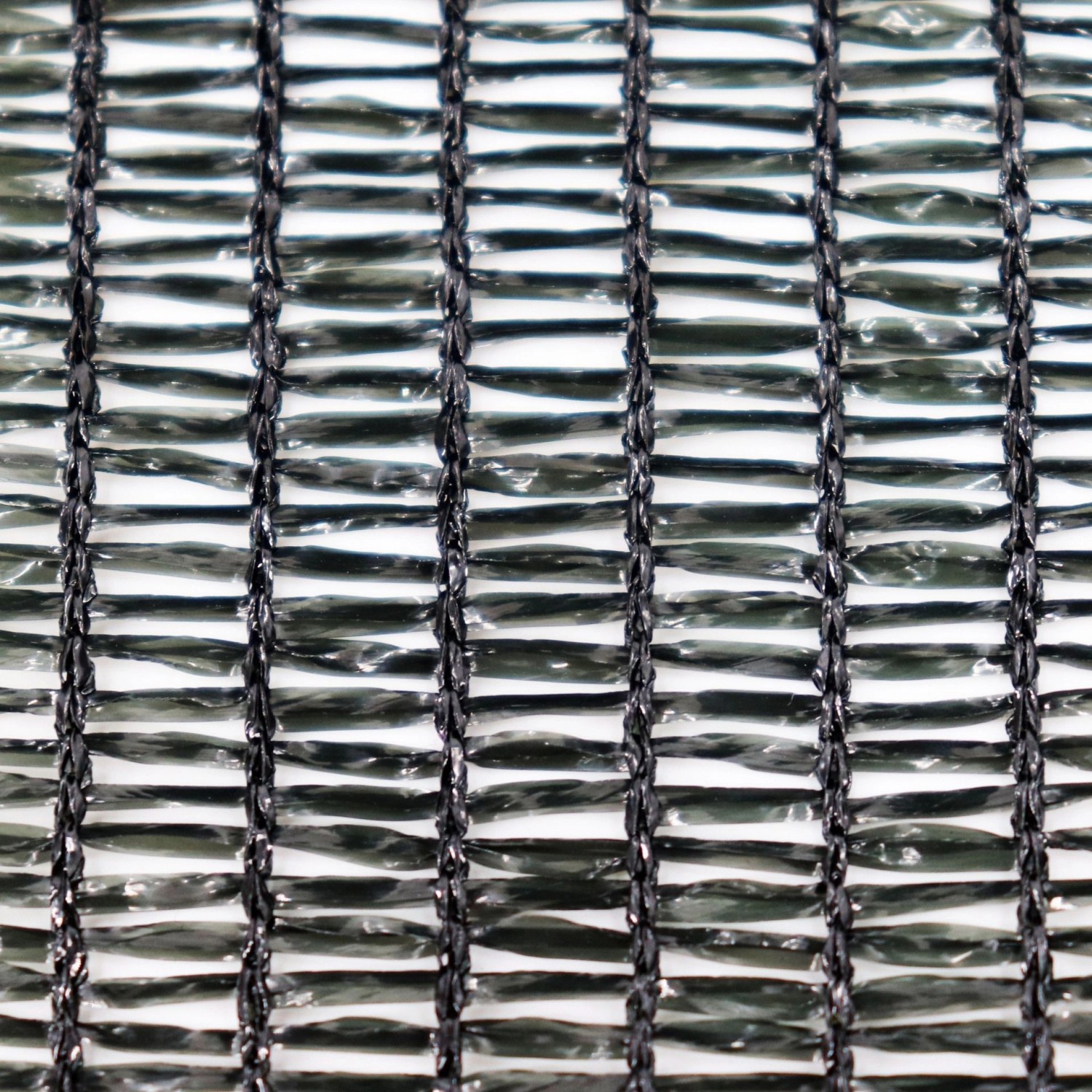 Detailaufnahme des schwarzen Aquagart Schattiernetzes/Sichtschutzes (90g, 2m breit) für Zäune.