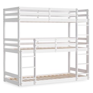 Weißes Dreifach-Etagenbett aus Kiefernholz 90x200 cm mit drei Liegeflächen, Sicherheitsgittern und Leitern.