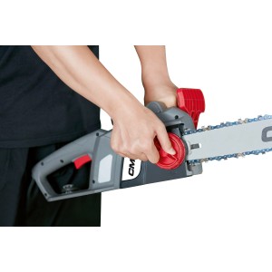 CMI Elektro-Kettensäge C-EKS-2000/35 in Nutzung, werkzeuglose Kettenspannung