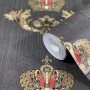 Glööckler Vliestapete mit Krone, Blattmotiv und Wappen in Schwarz und Gold.