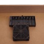 Unterseite des MCW Mini Air Hockey Tisches aus Holz. Schwarzes Batteriefach für 8 AA-Batterien und Gebläse.