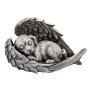 Flower Power Grabdeko: Schlafender Hunde Engel als liebevoller Grabschmuck.