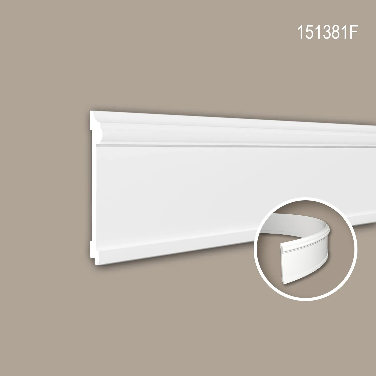 Flexible, weiße PROFHOME Wand- und Friesleiste (2 m) für Paneele, Detailansicht der Biegung.