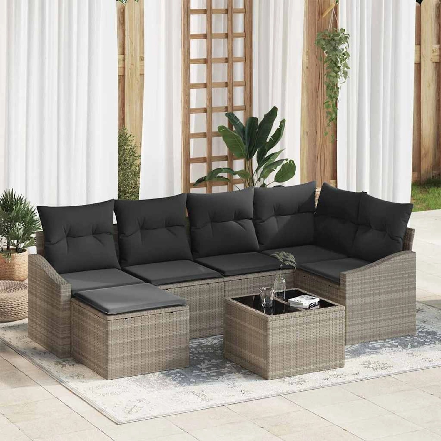 Hellgraues 7-teiliges Garten-Sofa-Set aus Poly Rattan von vidaXL mit Tisch und schwarzen Kissen.