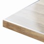 Detailansicht einer transparenten KARAT Tischfolie mit abgeschrägter Kante auf einem Holztisch.