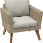 Sessel aus dem 4-teiligen Sofa-Lounge-Set Borup, Wicker Beige, mit Sitz- und Rückenkissen.