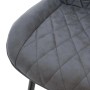 Detailaufnahme: Anthrazitfarbener Esszimmerstuhl mit Rautenmuster und Armlehnen.