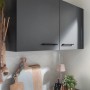 Respekta Küchenzeile Oliver 280 cm Grau Matt, Oberschränke mit schwarzen Griffen.