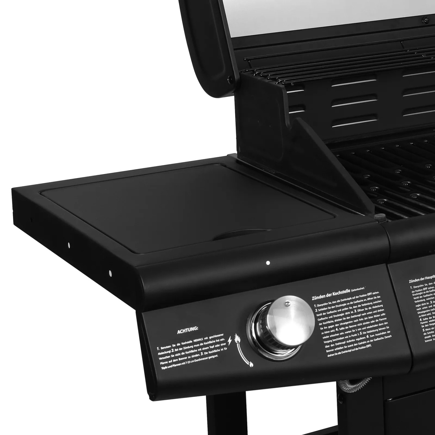 Detailaufnahme: Schwarzer Taino Red 6+1 Gasgrill mit Seitenbrenner und Drehregler.