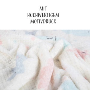 Detailansicht der Kuscheldecke Cashmere Dots Kids mit Sonne, Mond und Sterne Muster.