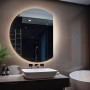 Runder LED-Spiegel (63x70 cm) mit neutralweißem Licht im Badezimmer.