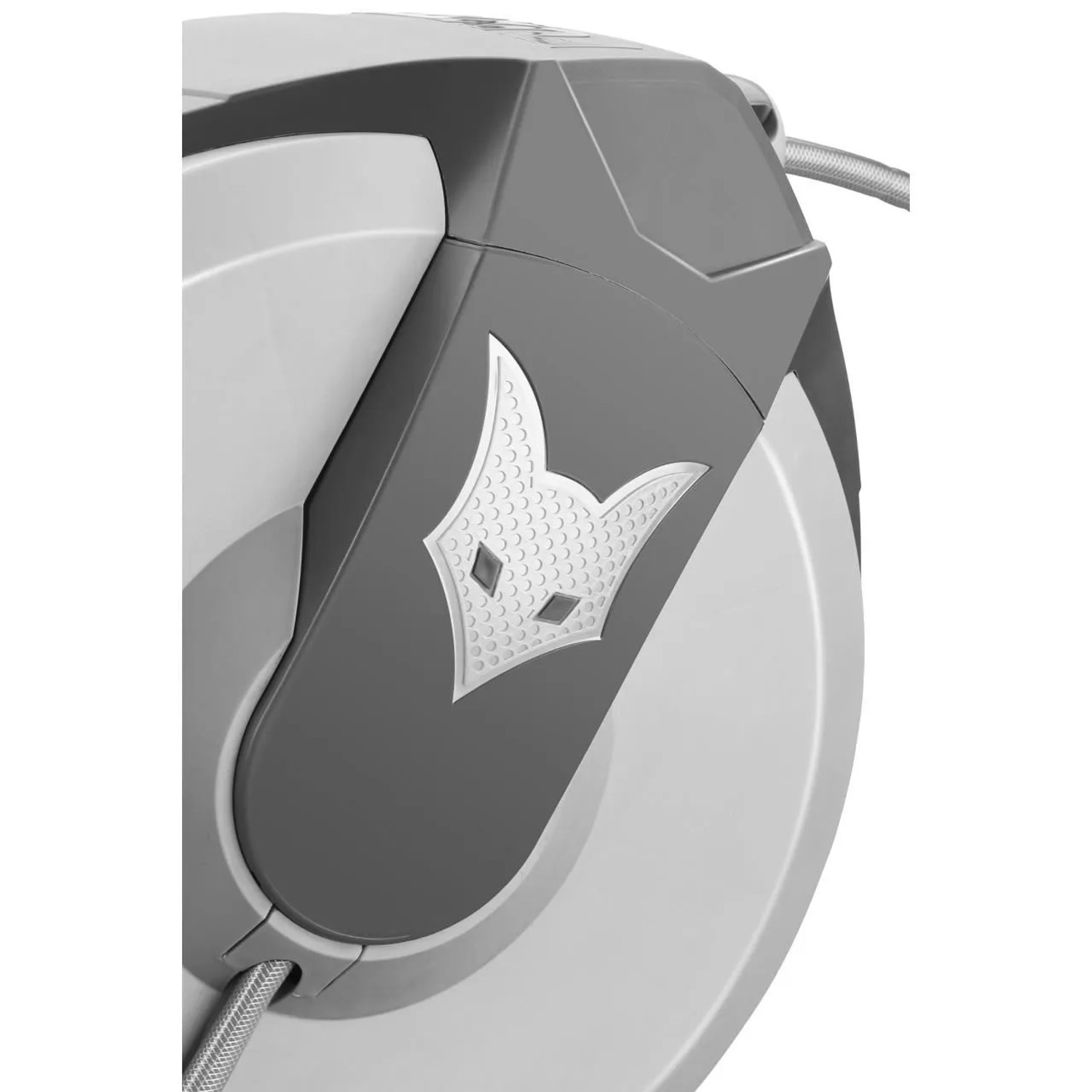 Grau-weißer FUXTEC Wasserschlauchaufroller mit FUXTEC Logo und sichtbarem Schlauch. Automatische Aufrollfunktion.