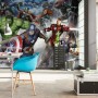 Bunte Komar Vlies Fototapete mit Marvel Avengers Motiven im Kinderzimmer.