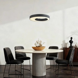 Moderne, dimmbare LED-Hängelampe Organici, 50cm, schwarz, über Esstisch.