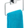 Wenko Quadro Handtuchring aus Edelstahl mit blauem Handtuch. Moderner Handtuchhalter für Bad.
