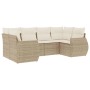 Beige 6-tlg. Garten-Sofagarnitur aus Poly Rattan mit cremeweißen Kissen.