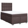 Dunkelbraunes Boxspringbett 120x200 cm mit Stoffbezug, Matratze und Kopfteil.