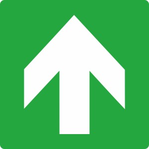 Grünes Türschild mit weißem Pfeil nach oben, 10x10 cm, aus Hart-PVC.