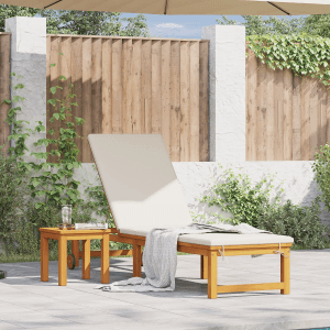 Braune vidaXL Sonnenliege aus Akazienholz mit Polster und Beistelltisch im Garten.