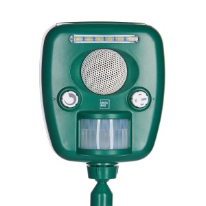 Swissinno Ultraschall-Tiervertreiber PRO für den Garten, mit LED-Licht und Solarpanel.