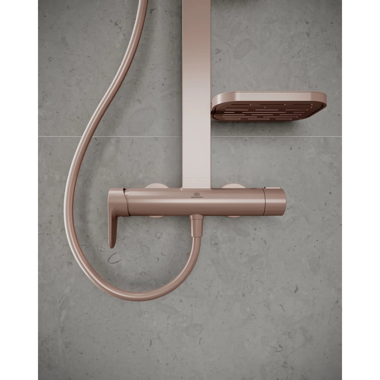 Ideal Standard Duschsystem in Rosé: Einhebel-Armatur mit Kopf- und Handbrause für komfortables Duschen.