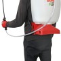 Solo 441 Akku-Rückenspritze mit 16 l Tank, rot/weiß, am Rücken getragen.
