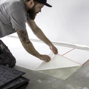 Anwendung von BofuTec Trockenkleber 260 Extra (25 m²) für Laminat/Parkett. Einfache Verlegung ohne Wartezeit.