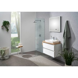 Pelipal Quickset 360 Spiegel mit LED-Beleuchtung und Uhr im Badezimmer.