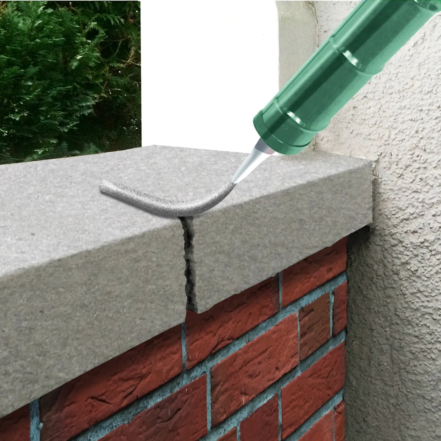 Anwendung von MEM Reparatur-Mörtel Fix & Fertig (zementgrau) zum Füllen eines Risses in einer Mauer.