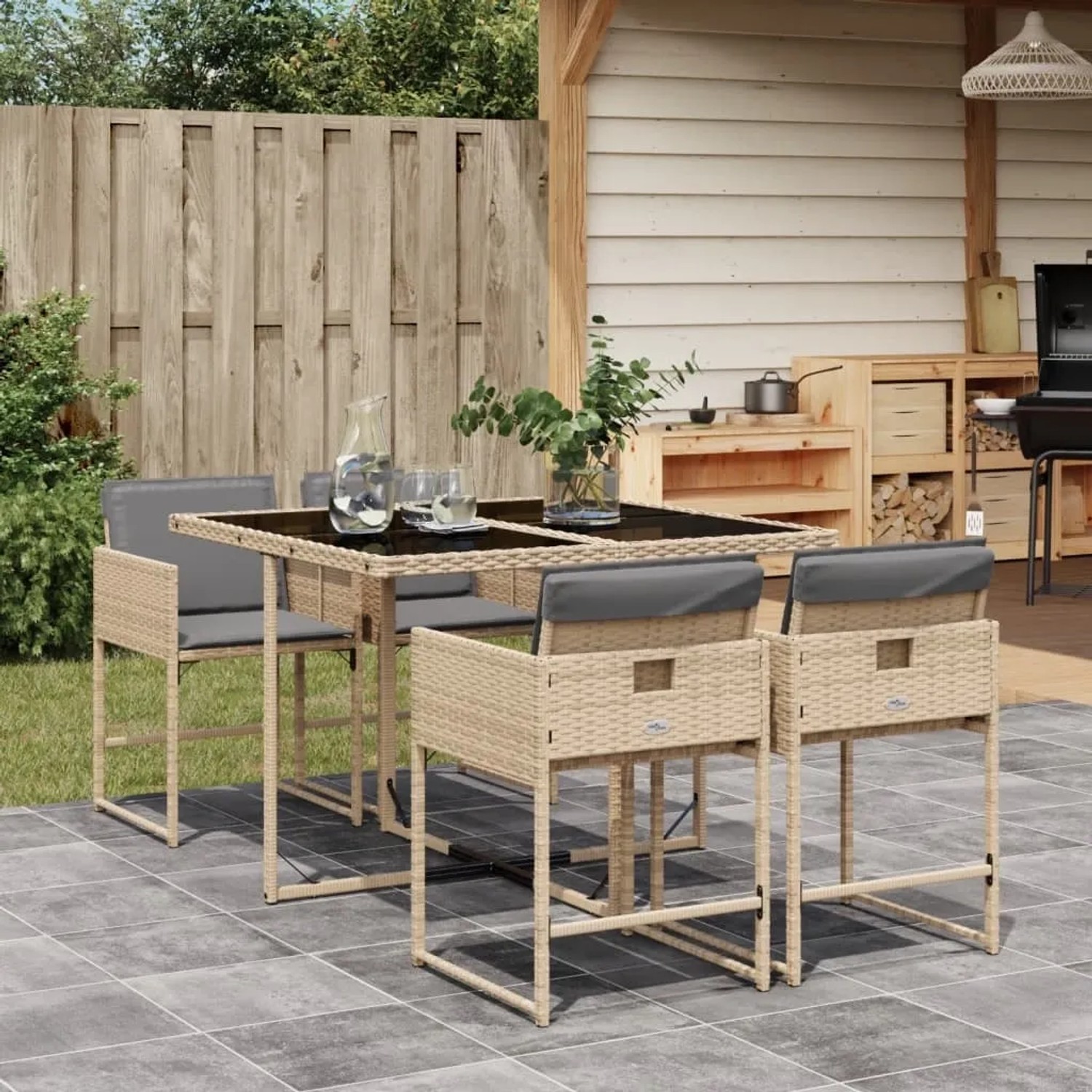 5-tlg. Garten Essgruppe aus Poly Rattan mit grauen Kissen und schwarzer Glasplatte.