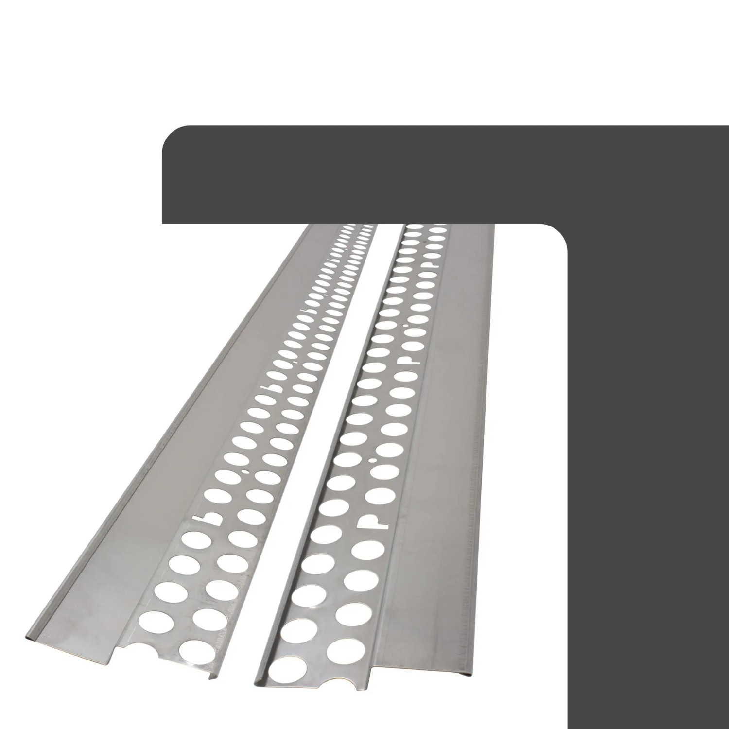 Silbernes Protektor Noppenbahnprofil aus Edelstahl für den Außenputz ab 12mm Stärke.