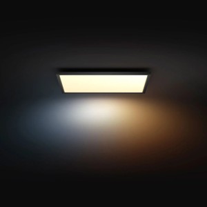 Schwarze Philips Hue Aurelle LED-Panelleuchte, 60x60 cm, mit warmweißem Licht.