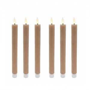 Sechs flackernde LED Stabkerzen aus Echtwachs in Mocha Mousse, 25 cm hoch, flammenlos für sichere Dekoration.