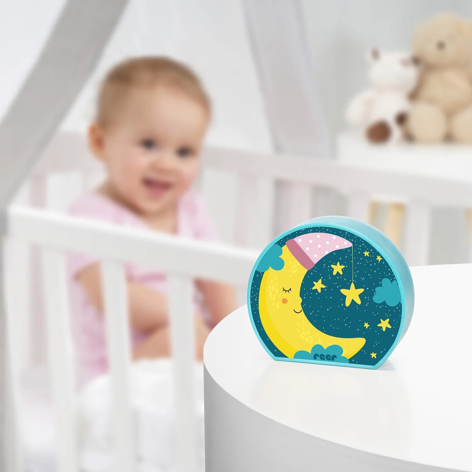 Reer Nachtlicht MyBabyLight Mond, blau mit Mond-Motiv für Babys und Kinder.