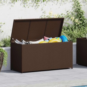 Braune Furnicato Garten-Auflagenbox aus Polyrattan, 120x50x60 cm, mit geöffnetem Deckel und Inhalt.