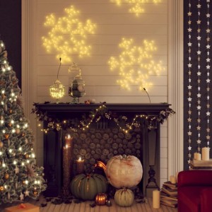 Zwei warmweiße LED-Schneeflocken (59x59 cm) als festliche Weihnachtsdekoration an einer Wand.