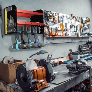 Werkzeugregal aus Stahl in Rot und Schwarz für 4 Akkuschrauber zur Wandmontage.