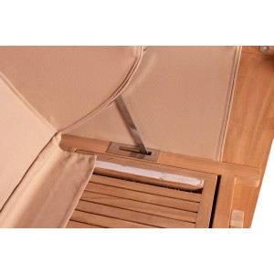Detailaufnahme Strandkorb Rantum Teak: Verstellmechanismus und Teakholz-Elemente.