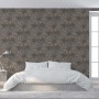Tadessi Vliestapete Floral M1-No.611 in Grau mit Blättermuster im Schlafzimmer. Dekorative Wandgestaltung.
