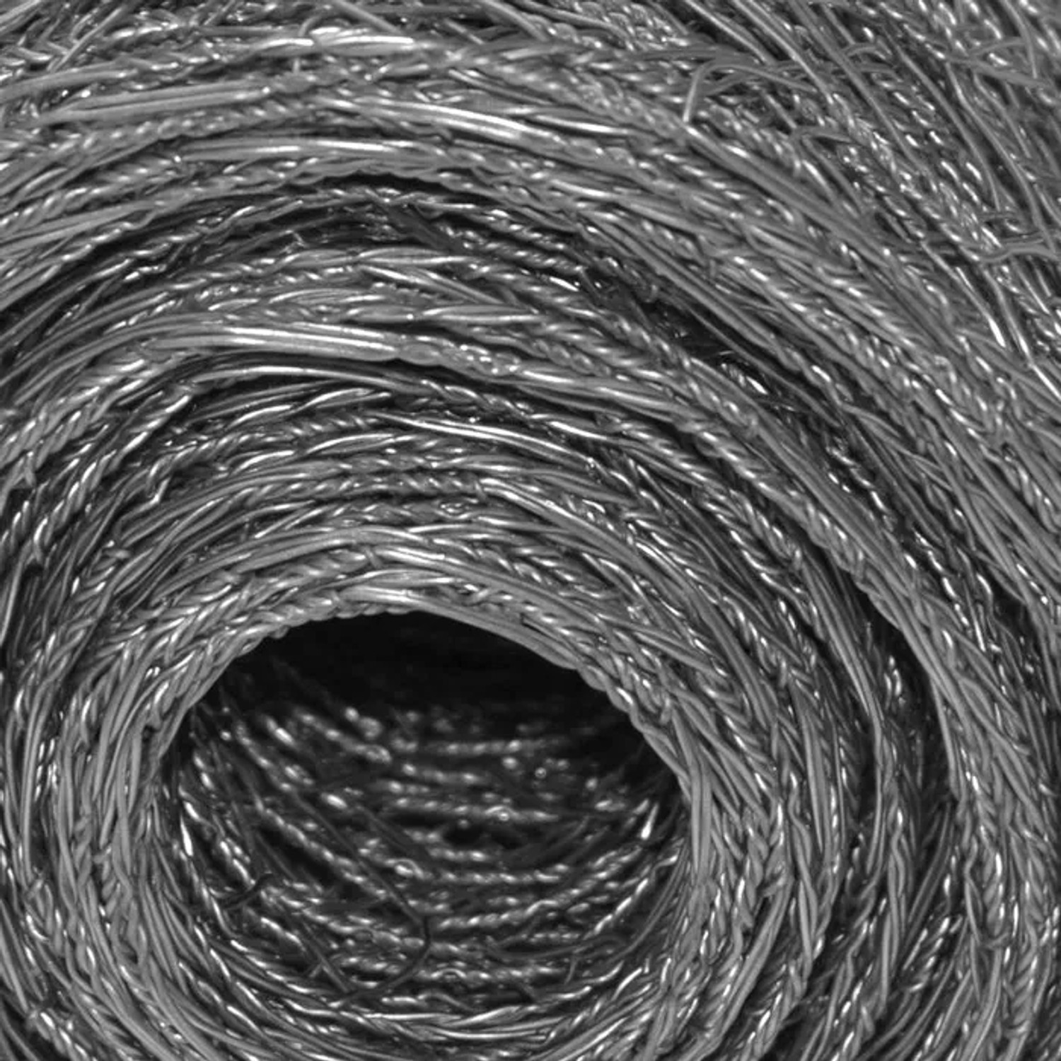 Aufgerollter, verzinkter Karat Drahtzaun (0,75x25m) mit 25mm Maschenweite für Garten und Kleintiere.