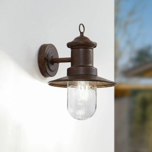 Rustikale braune Lindby Außenwandleuchte Eloretta im Landhausstil. Spritzwassergeschützt.