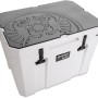 Petromax Haftauflage grau mit Drachenemblem für Kühlbox 50l. Rutschfeste Oberfläche mit Drachen-Motiv.